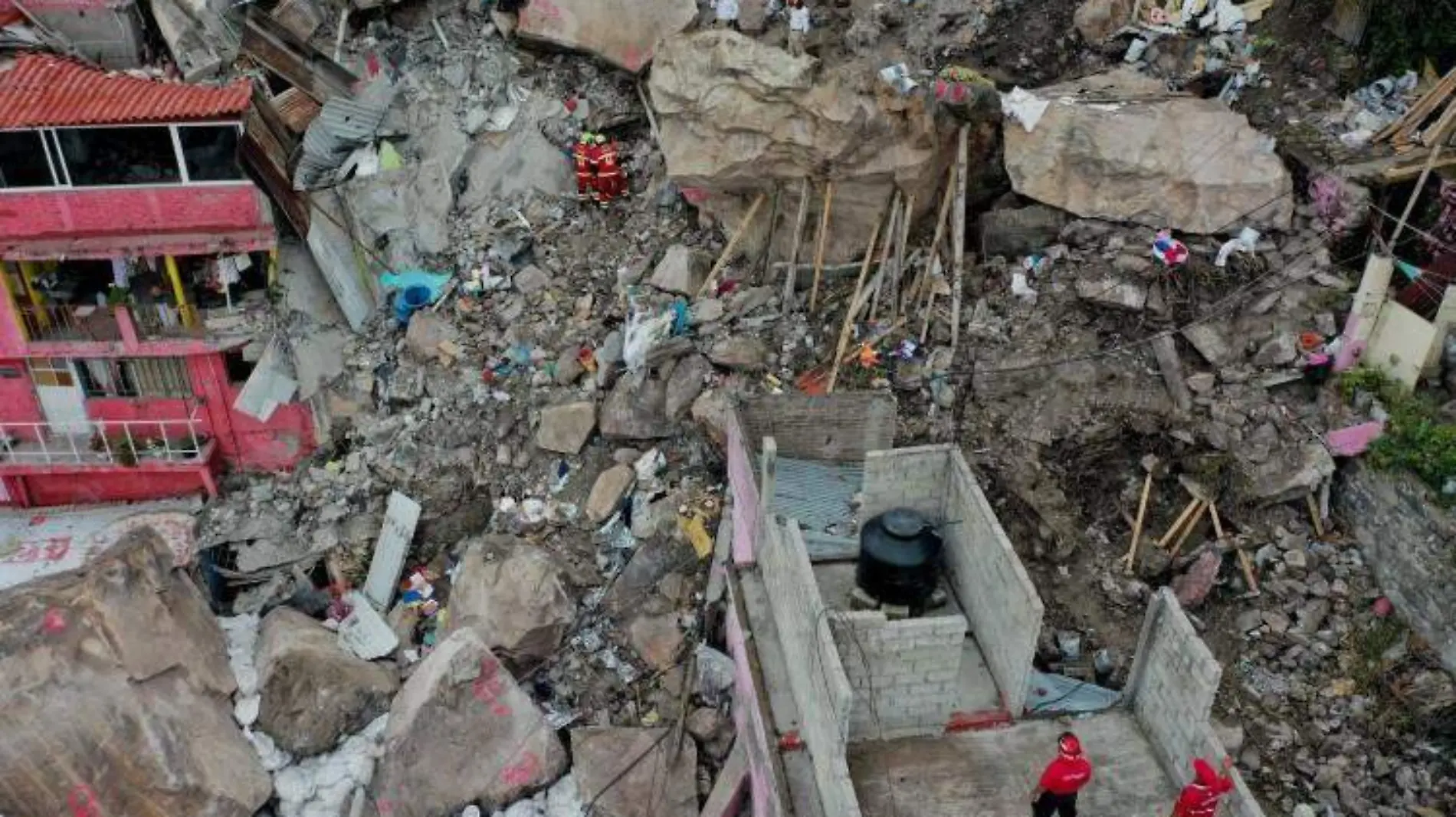 Demolición de casas en Cerro de Chiquihuite